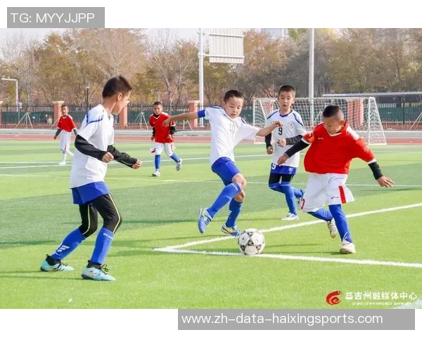 足球引进课堂:让孩子们在运动中学习团队合作与策略思维